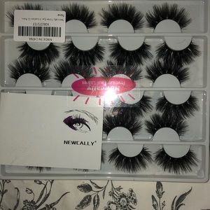 False lashes pack of 12
